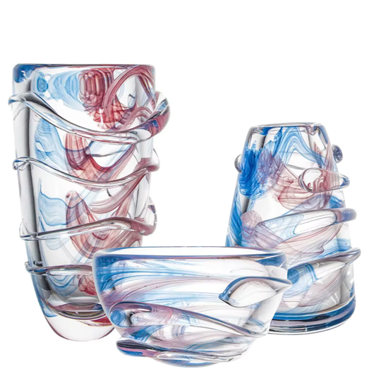 Handgefertigte Glasvase mit blauen und rosafarbenen Akzenten