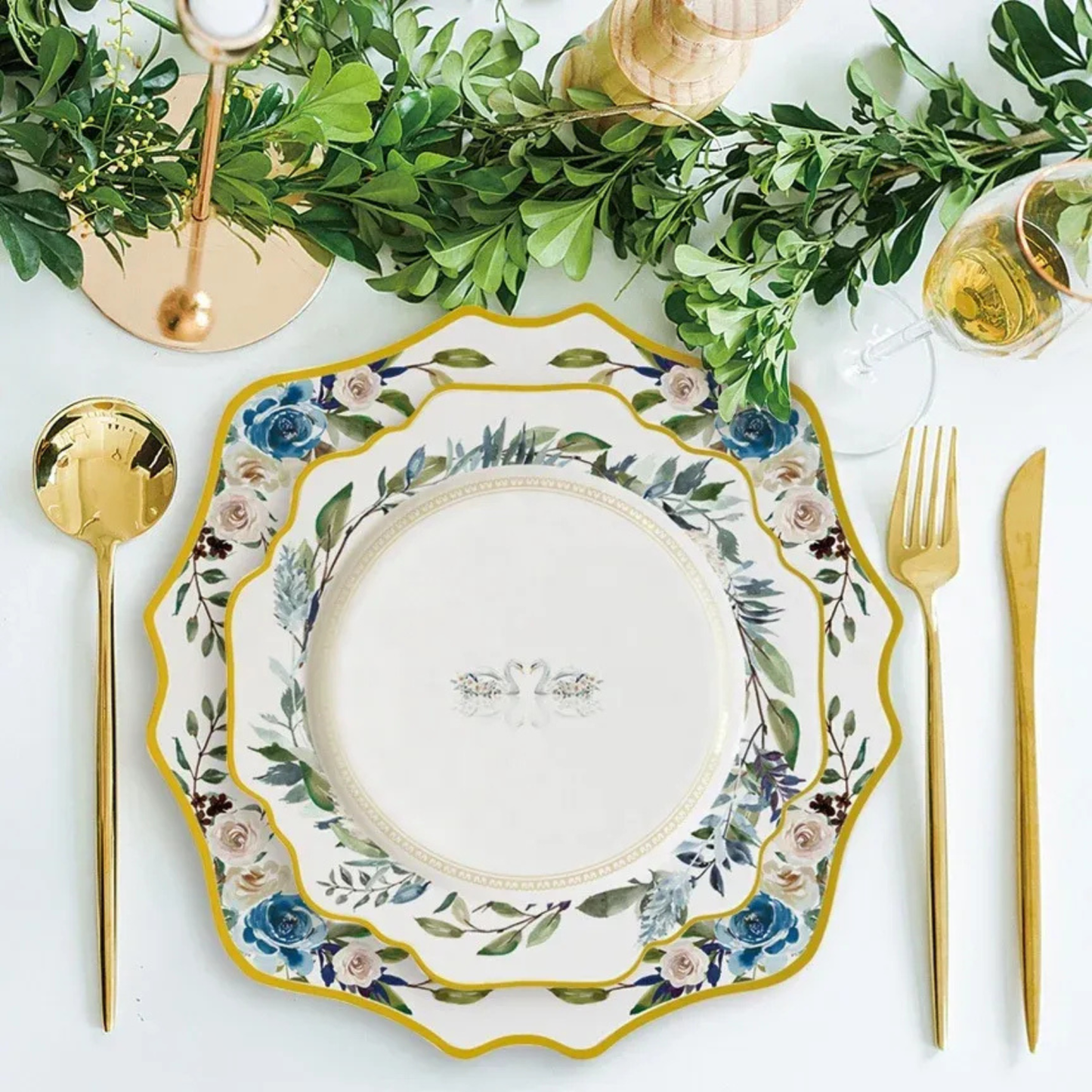 Exquisites Blumengeschirr Set – Bone China Goldrand Luxus