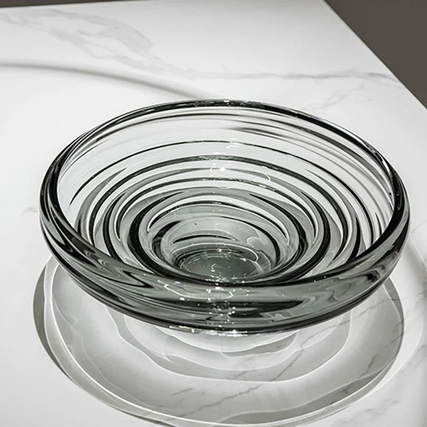 Dekorative Graue Glas-Schale