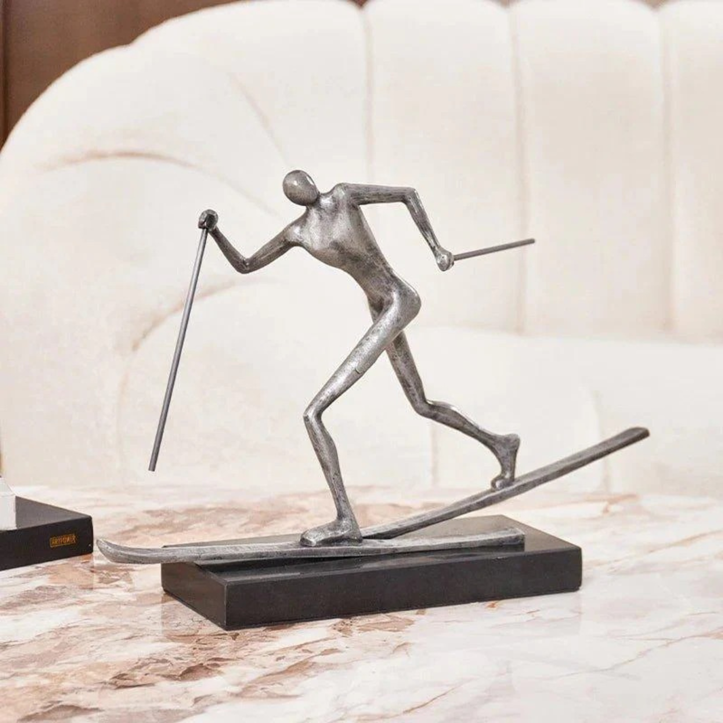 Luxuriöse Skating Man Skulptur – Handgefertigte