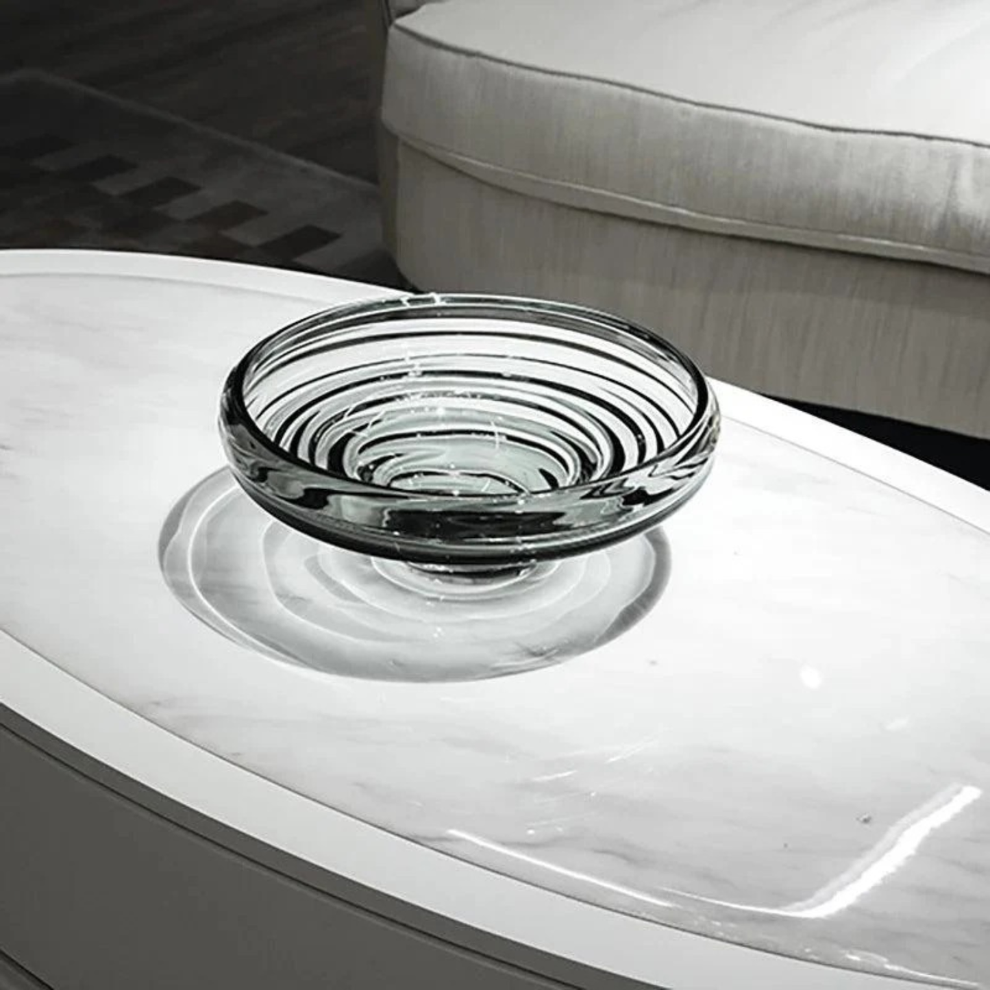 Dekorative Graue Glas-Schale