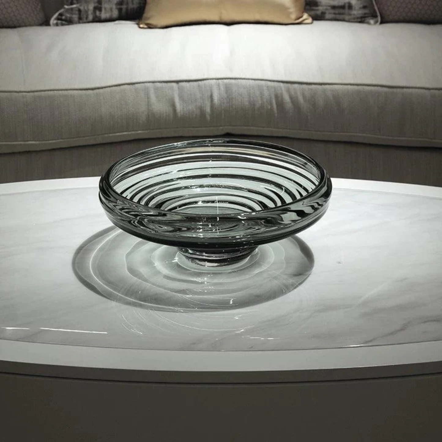 Dekorative Graue Glas-Schale