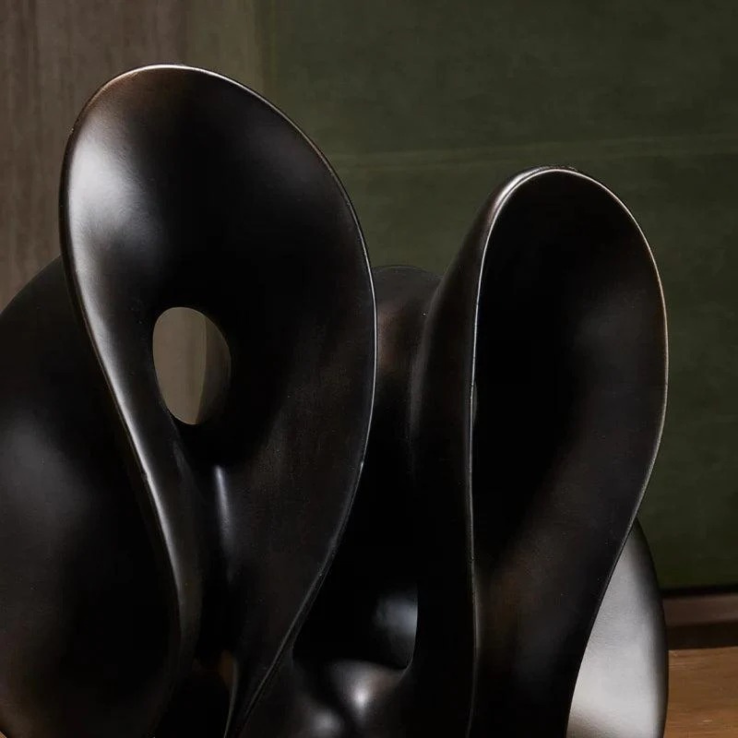 Exklusive Abstrakte Luxus-Skulptur – Handgefertigtes aus Resin