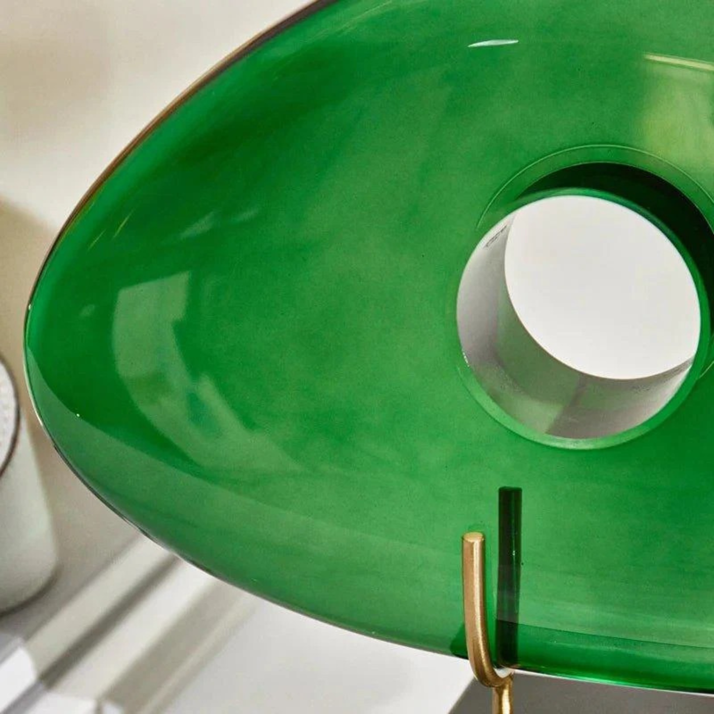 Luxuriöse grüne Desktop-Skulptur – Kristall & Marmor