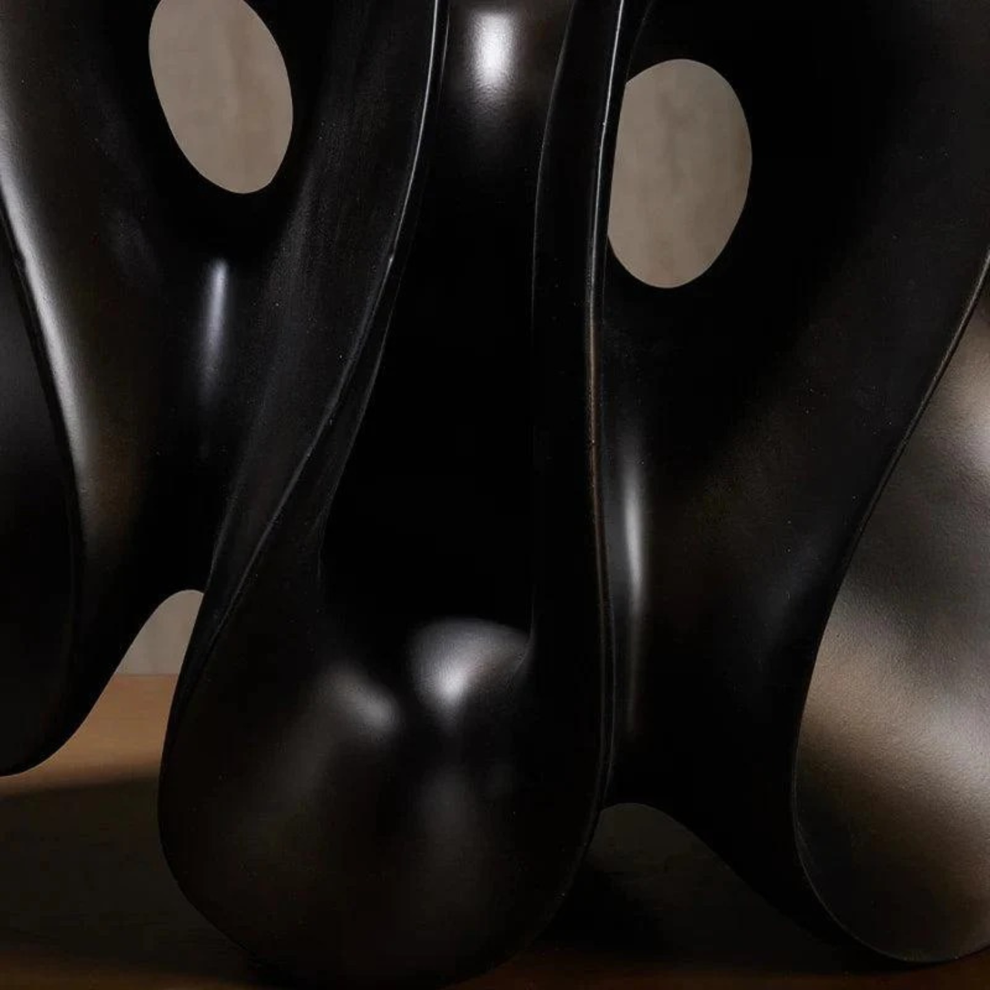 Exklusive Abstrakte Luxus-Skulptur – Handgefertigtes aus Resin