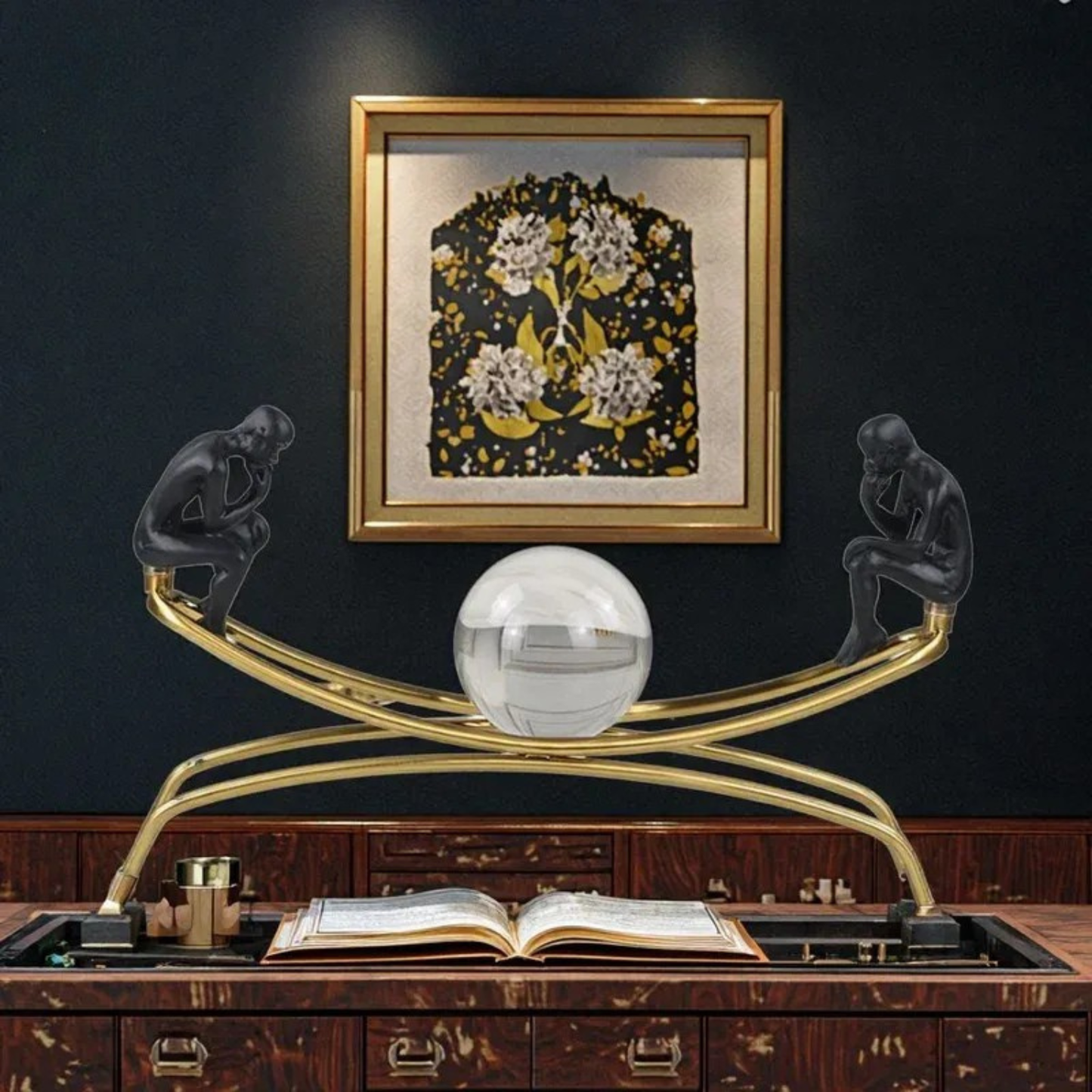 Luxus Kristallkugel Denker Skulptur Gold Metall Wohn Deko Design