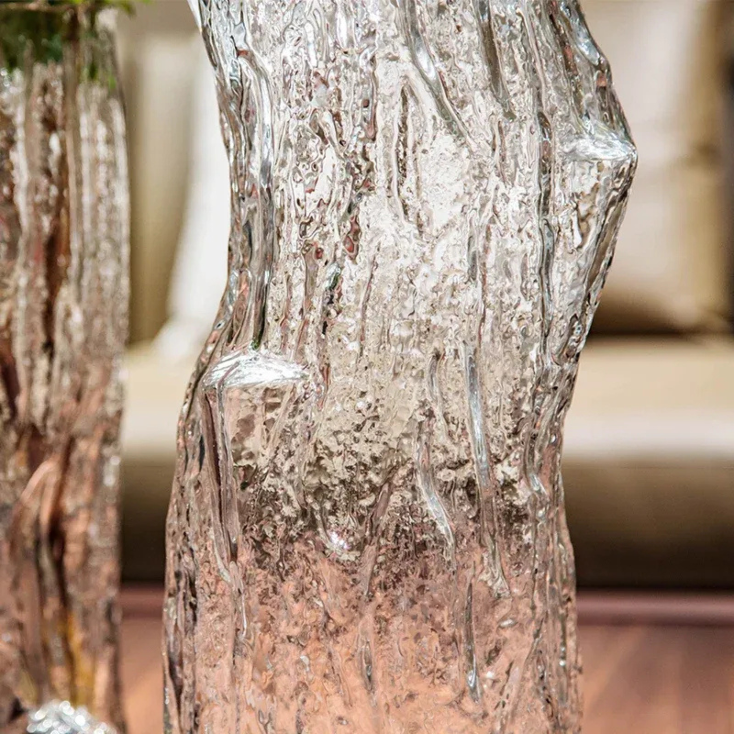 Moderne Baum-Glasvase – Rindenstruktur, transparent, bodenstehend