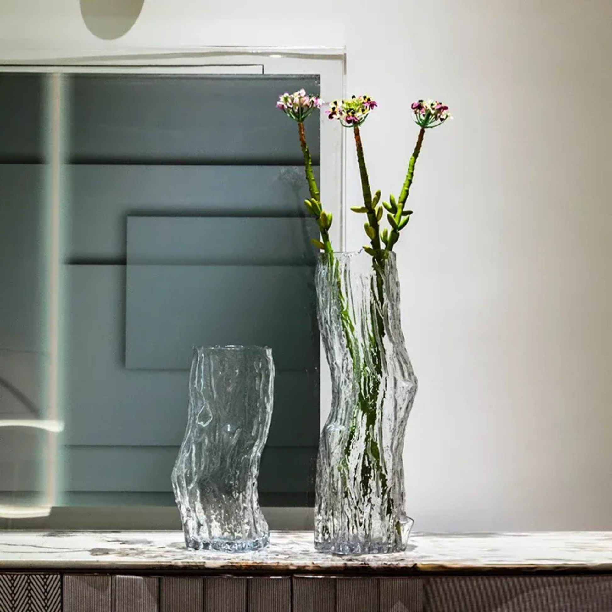 Moderne Baum-Glasvase – Rindenstruktur, transparent, bodenstehend