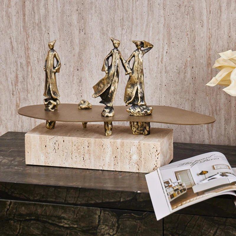 Goldene Männer - Skulptur mit Marmorsockel – Handgefertigte - Quality Elegance