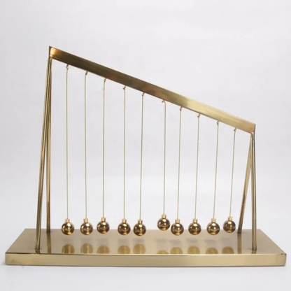 Goldenes Metall Pendel Balance Skulptur
