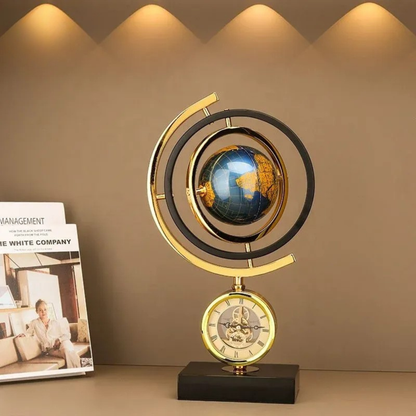 Goldene Globus-Uhr mit Marmorsockel – Luxus Dekoration