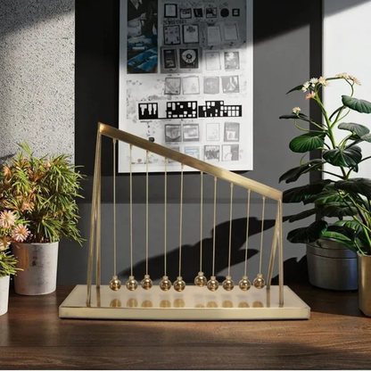 Goldenes Metall Pendel Balance Skulptur