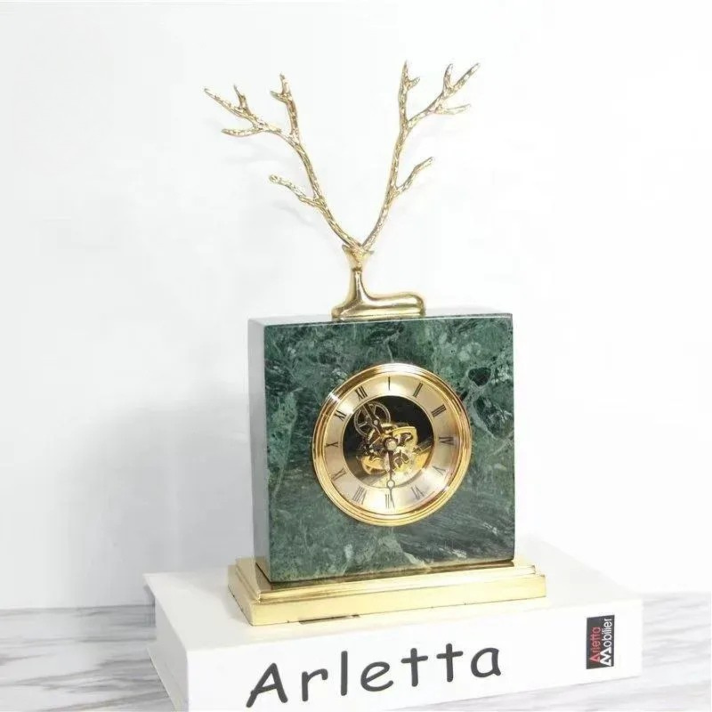 Goldene Hirschkopf-Tischuhr mit Marmorsockel