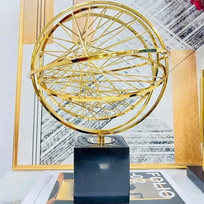 Moderne Goldene Metall-Dekoskulptur mit Marmorfuß