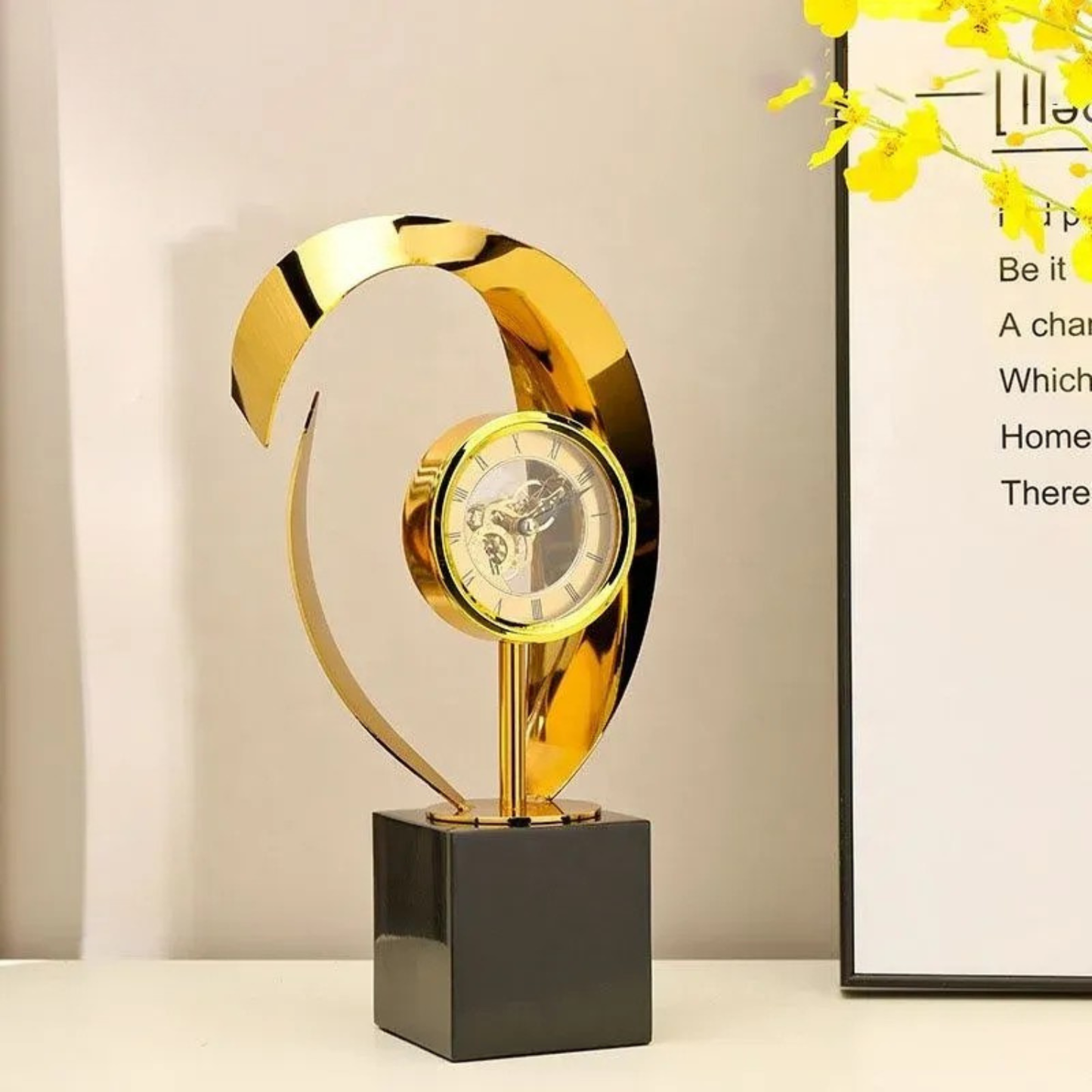 Luxuriöse Goldene Tischuhr mit Marmor Sockel