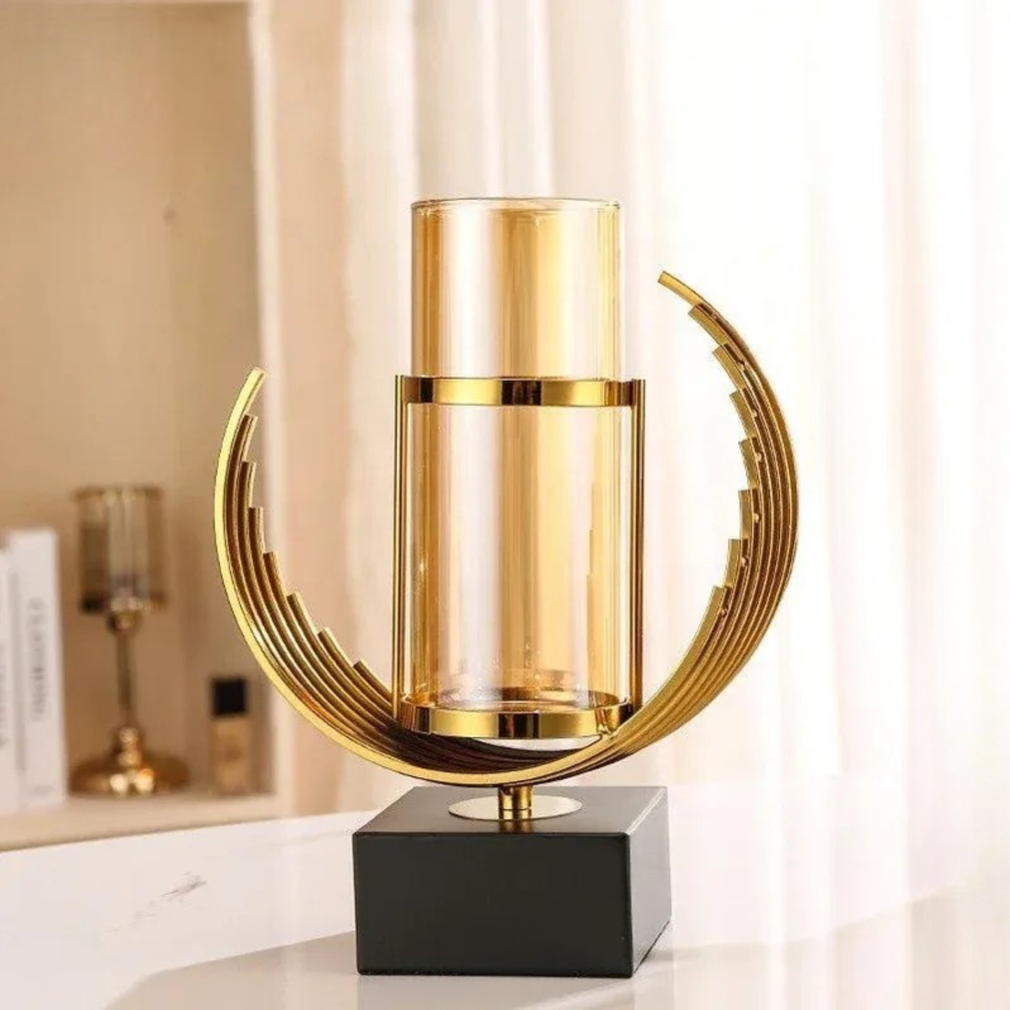 Große Goldene Glasvase mit Metallrahmen – 34 cm