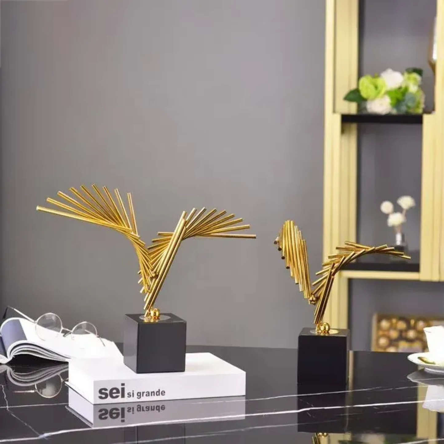 2er Set Luxus Gold Metall Skulpturen auf Marmor Basis Modern