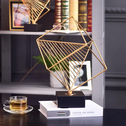 2er Set Luxus Gold Metall Skulpturen mit Marmorfuß Geometrisch