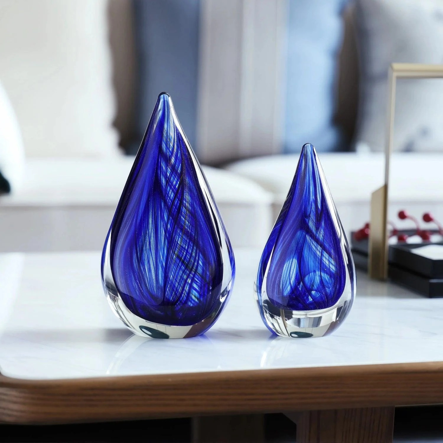 Set aus 2 Handgeblasenen Blauen Teardrop Glaskunst Skulpturen