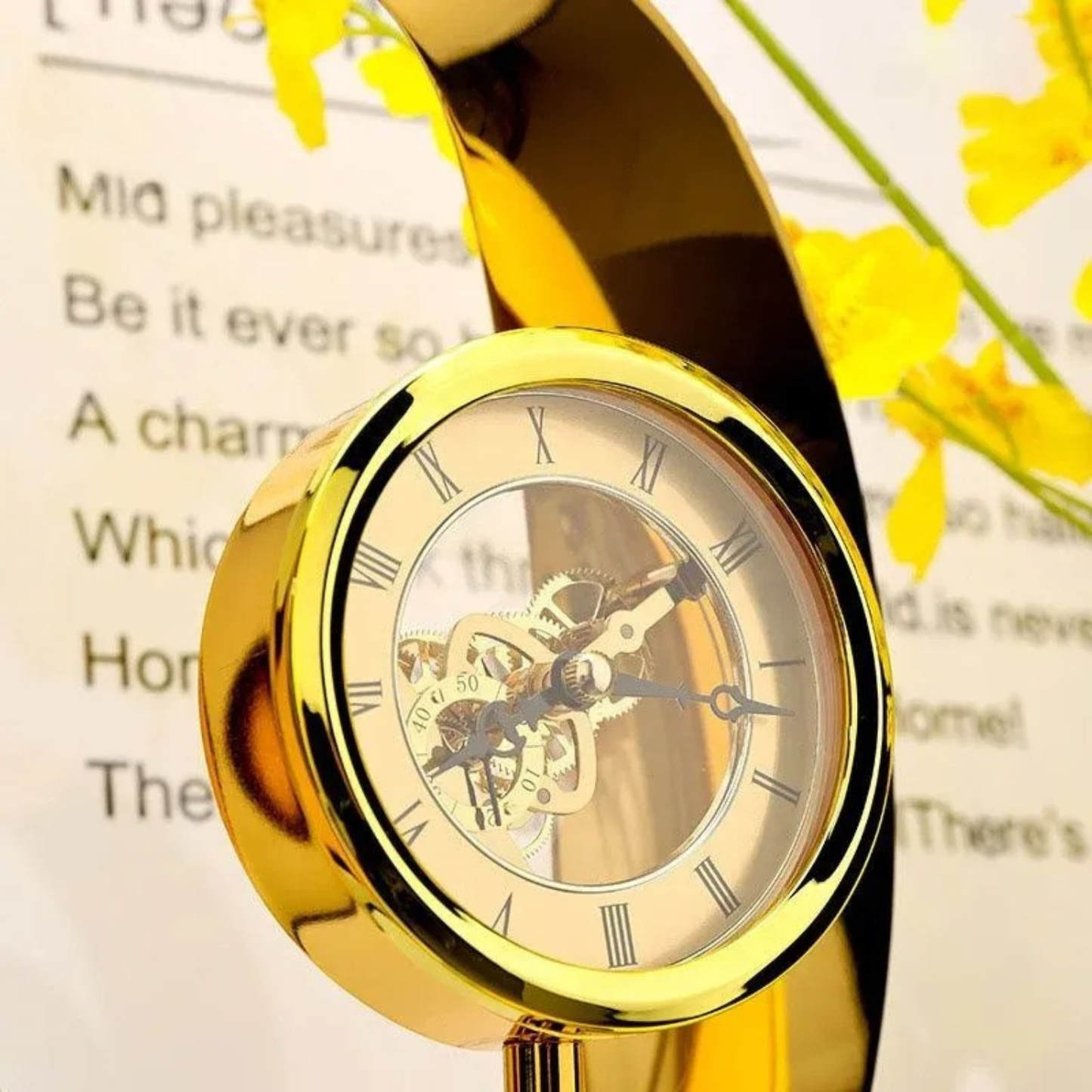 Luxuriöse Goldene Tischuhr mit Marmor Sockel