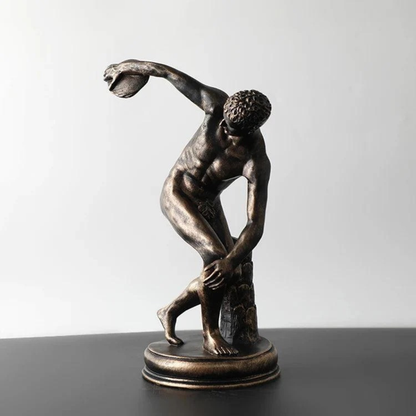 Antike Bronze-Skulptur – Sportliche Resinfigur in Handarbeit