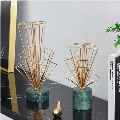 Luxus 2er Set Gold Metall Skulpturen mit Marmorfuß Kaleidoskop Design