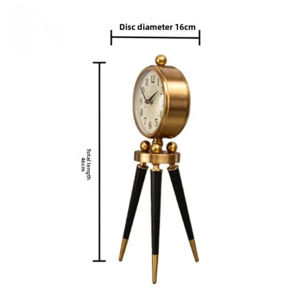 Kreative Goldene Tischuhr im Vintage Stil auf Stativ