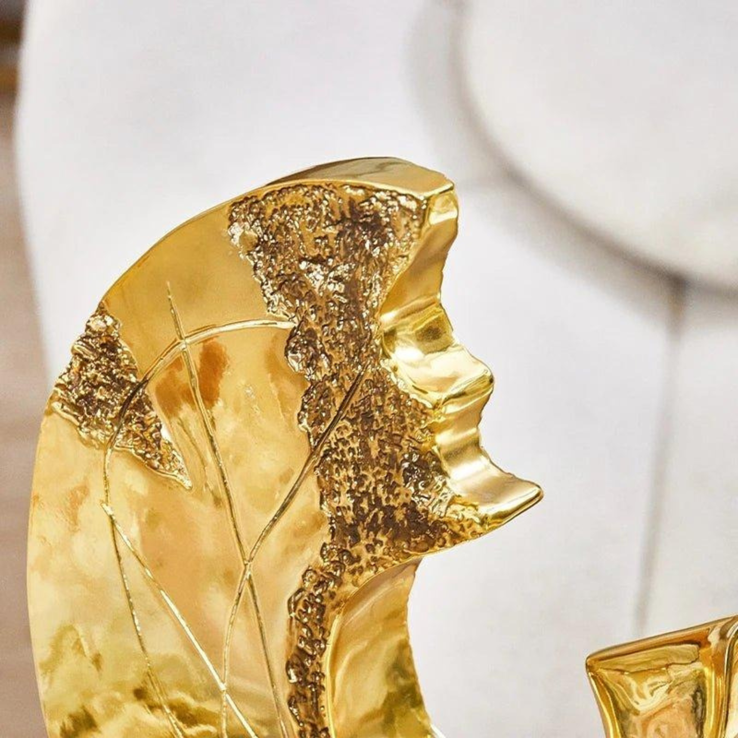 Luxus Goldene Harz Figur mit Marmorfuß