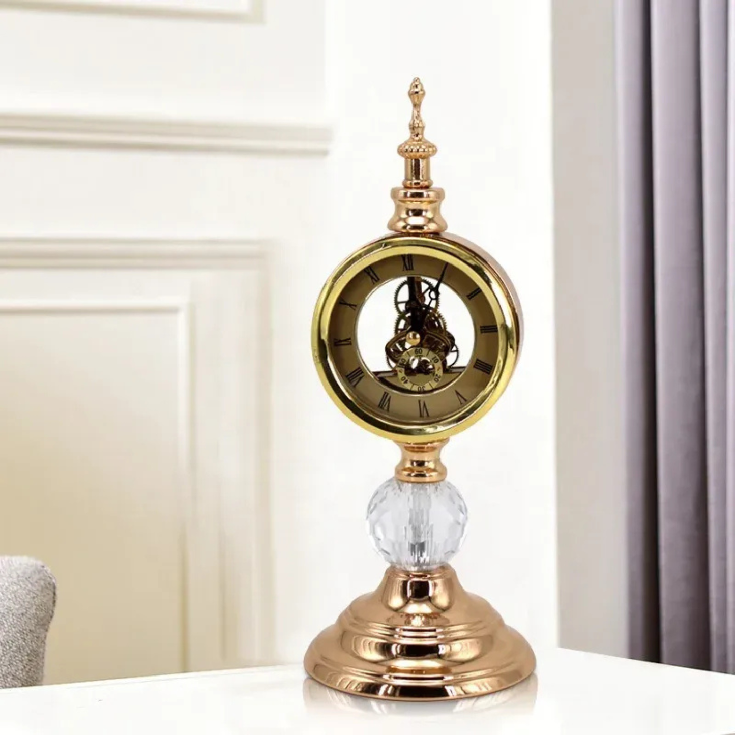 Retro Goldene Mechanische Tischuhr mit Kristallfuß