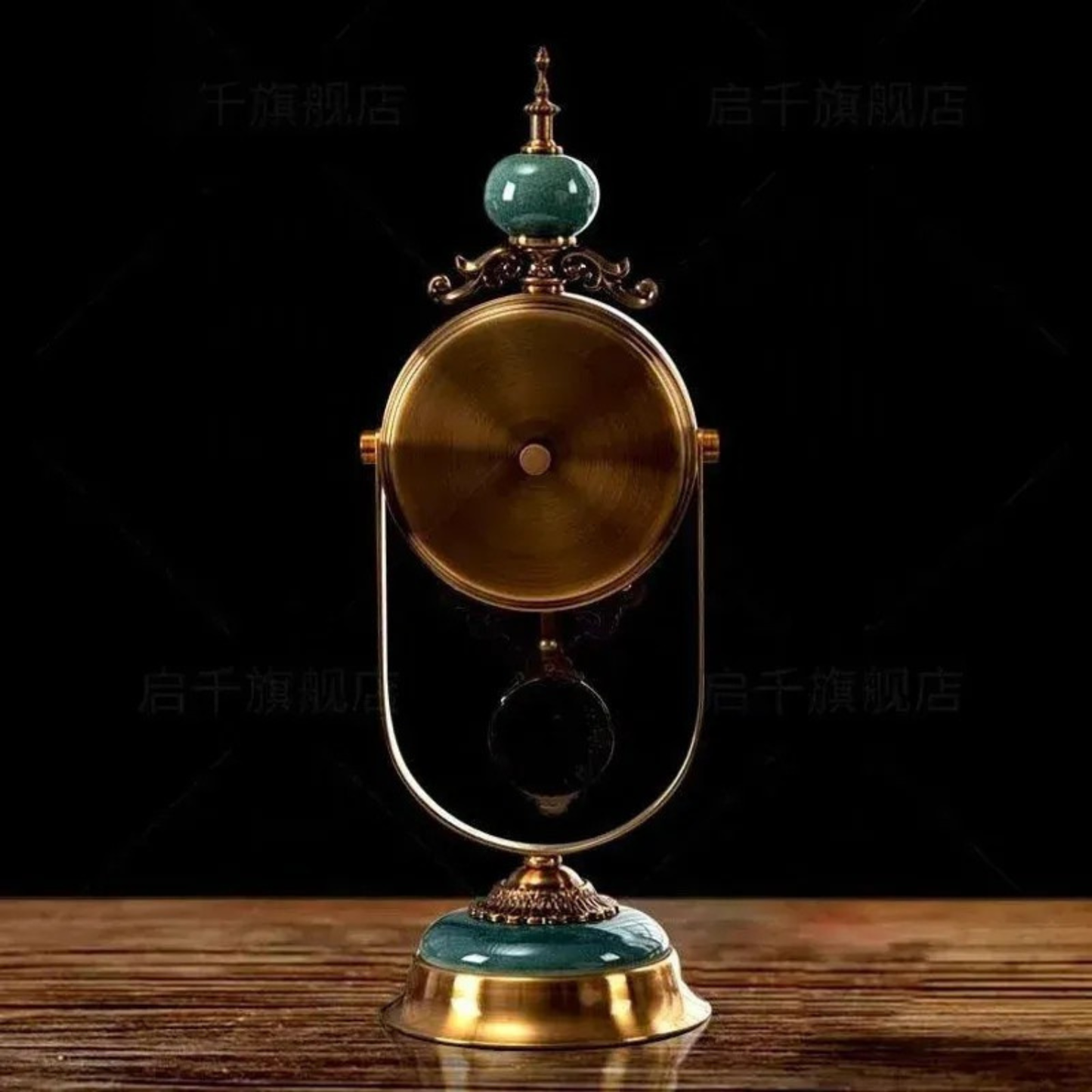 Retro Europäische Tischuhr aus Glas und Messing