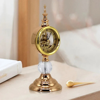 Retro Goldene Mechanische Tischuhr mit Kristallfuß