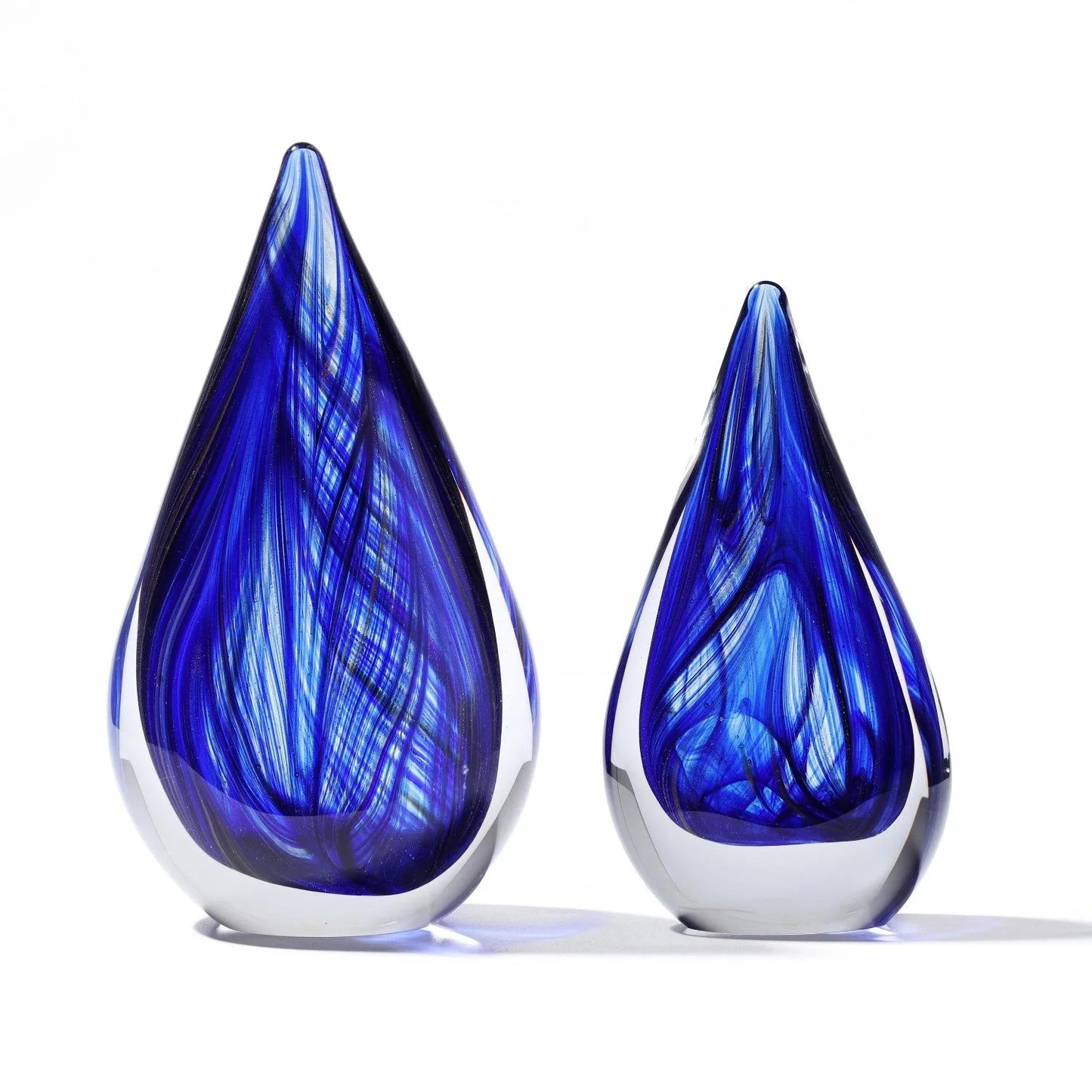 Set aus 2 Handgeblasenen Blauen Teardrop Glaskunst Skulpturen
