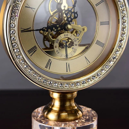 Luxuriöse Goldene Hirschkopf-Tischuhr mit Marmorsockel