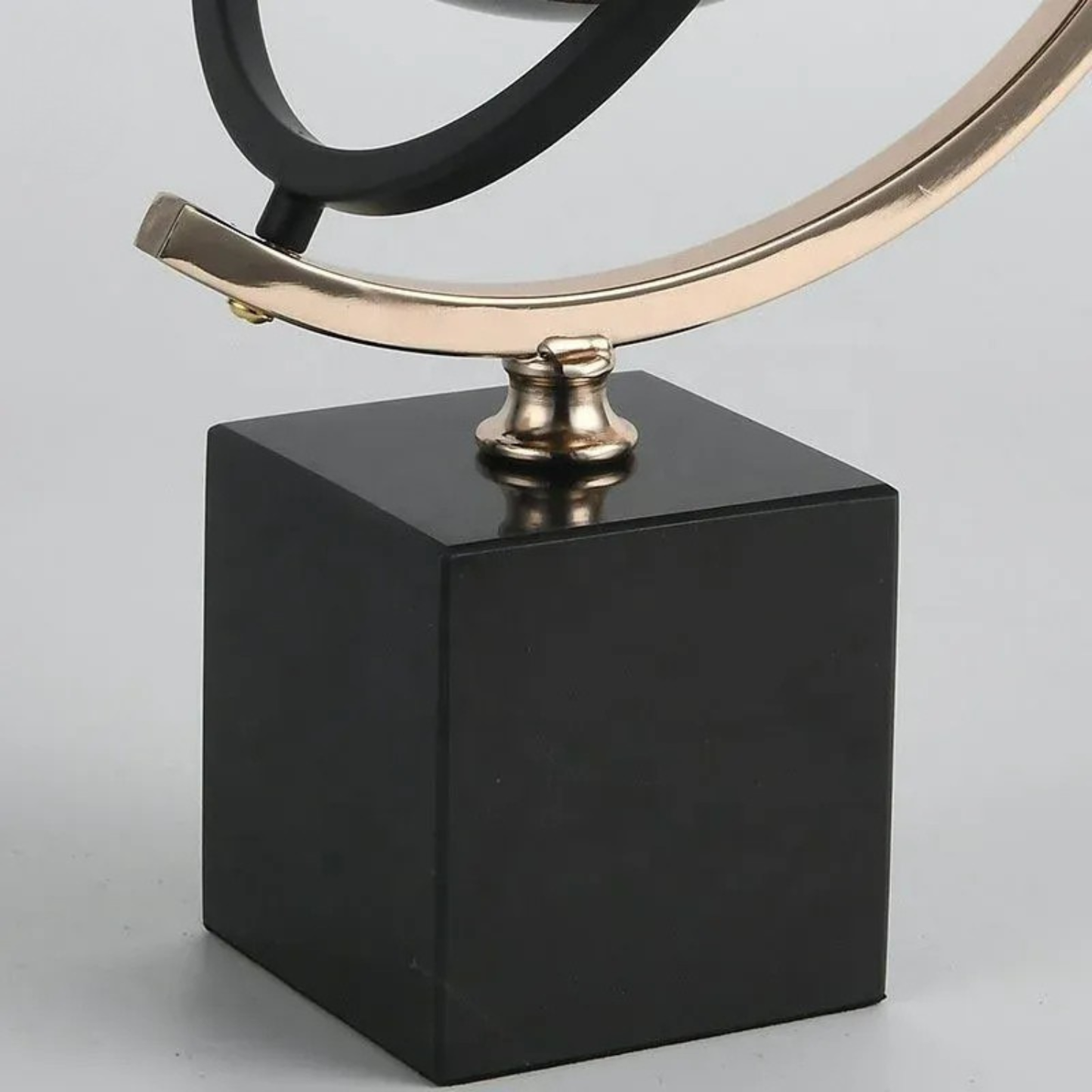 Luxuriöser Schwarz Gold Globus mit Marmor Sockel