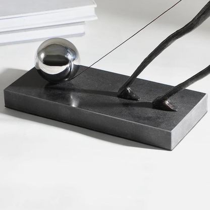 Handgefertigte Dunkelbronze-Metallskulptur