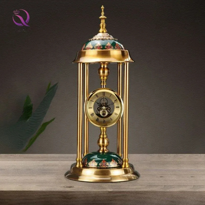 Retro Goldene Tischuhr im Amerikanischen Stil