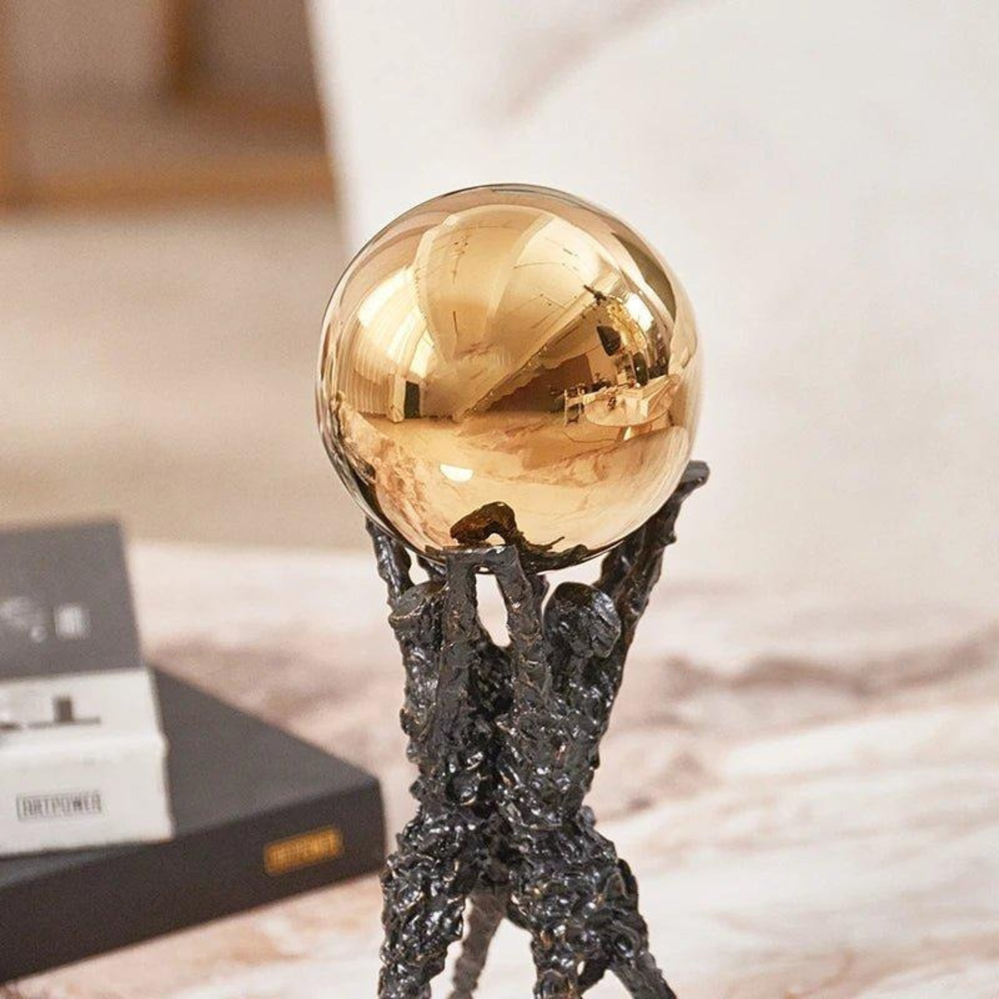 Luxuriöse Goldkugel Skulptur – Metall Tischdekoration,